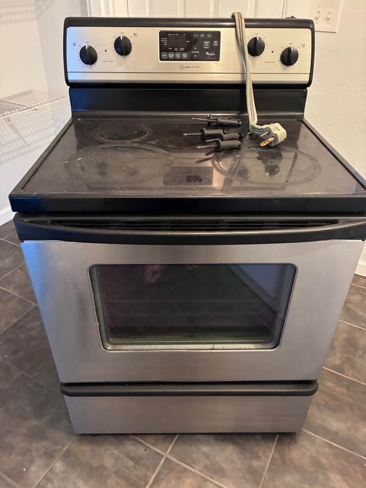 FREE electric whirlpool stove works you pick up