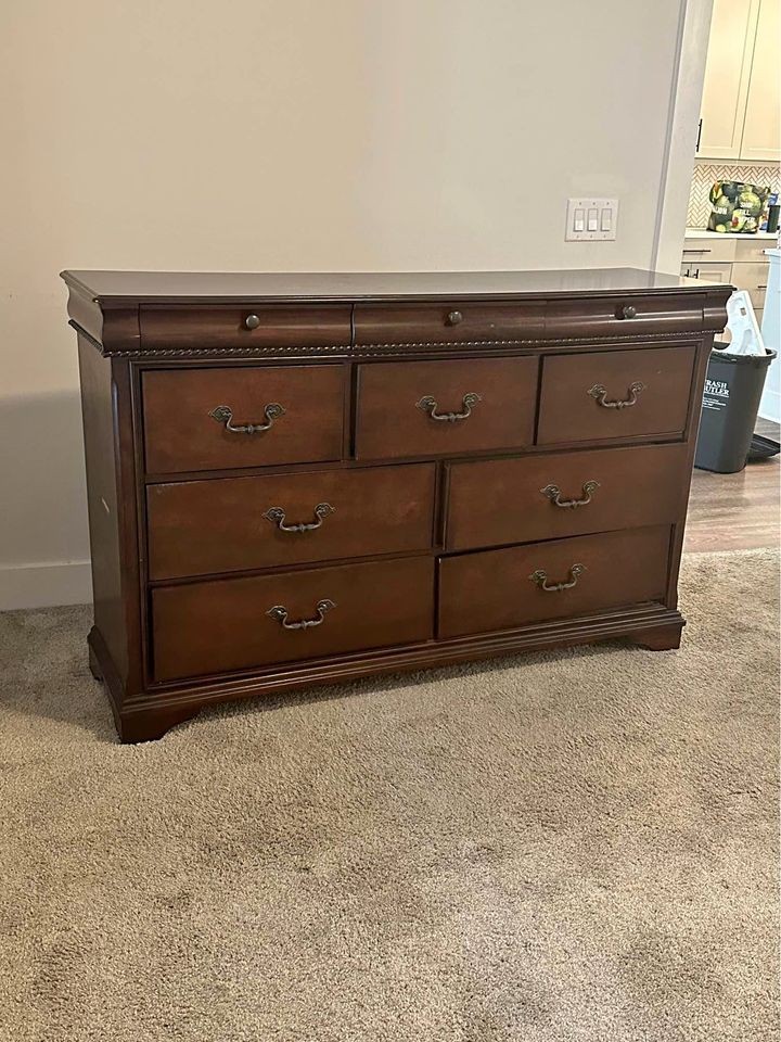 FREE Dresser Need Gone today by 5pm